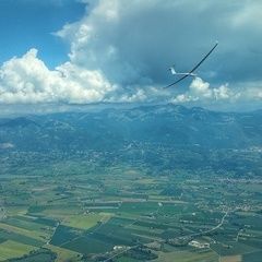 Flugwegposition um 12:00:10: Aufgenommen in der Nähe von 02043 Contigliano, Rieti, Italien in 1747 Meter